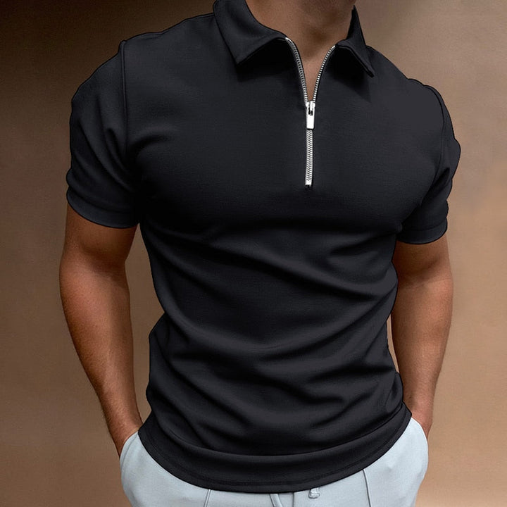 Stilren herrpoloshirt med dragkedja och korta ärmar, perfekt för avslappnade tillfällen.