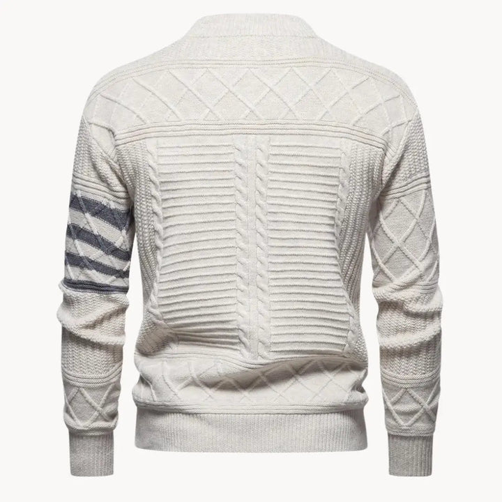 "Stilren herrtröja crewneck med ribbdetaljer och modern siluett. Perfekt för vardag och semi-formella tillfällen."