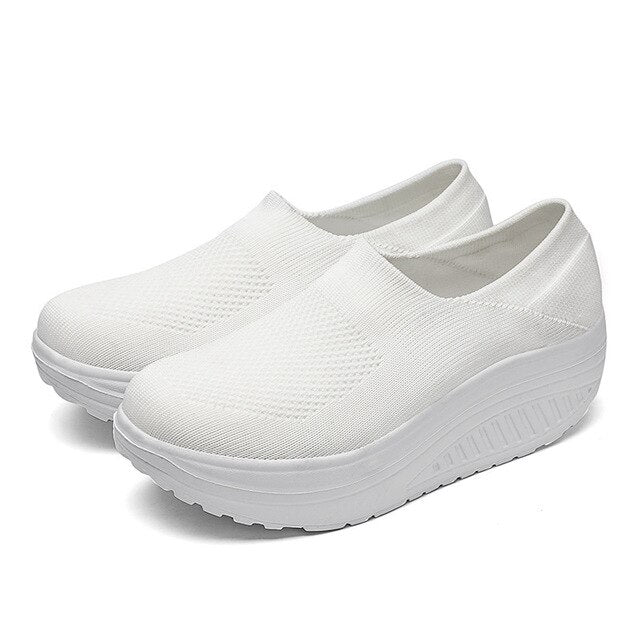 "Stilrena dam flip flop sneakers med ortopedisk sula, trendig design i beige, ger optimal komfort för hela dagen."