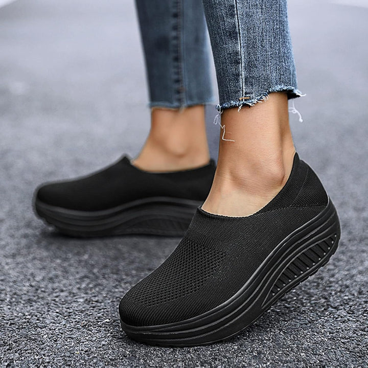 "Stilrena dam flip flop sneakers med ortopedisk sula, trendig design i beige, ger optimal komfort för hela dagen."