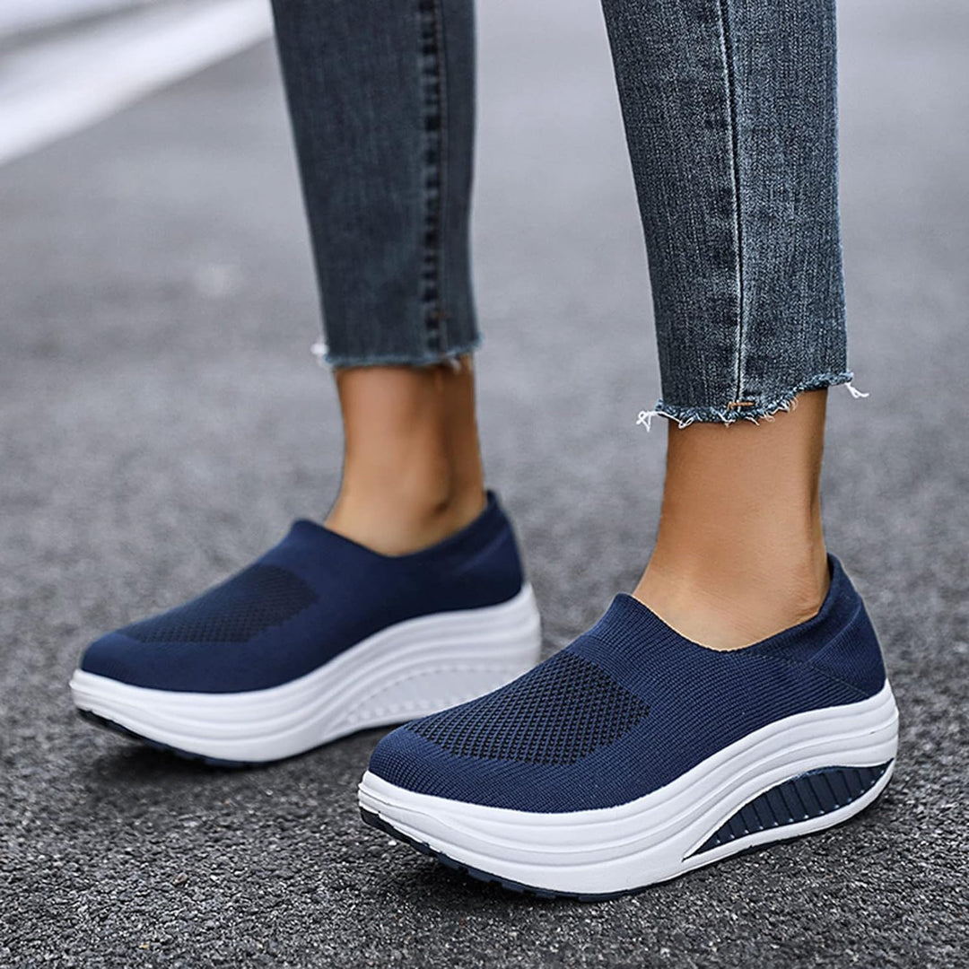 "Stilrena dam flip flop sneakers med ortopedisk sula, trendig design i beige, ger optimal komfort för hela dagen."
