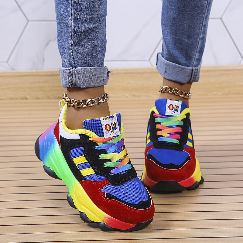 "Stilrena dam sneakers med gummisula, vit lågsko-design, idealisk för vardag och sport för kvinnor."