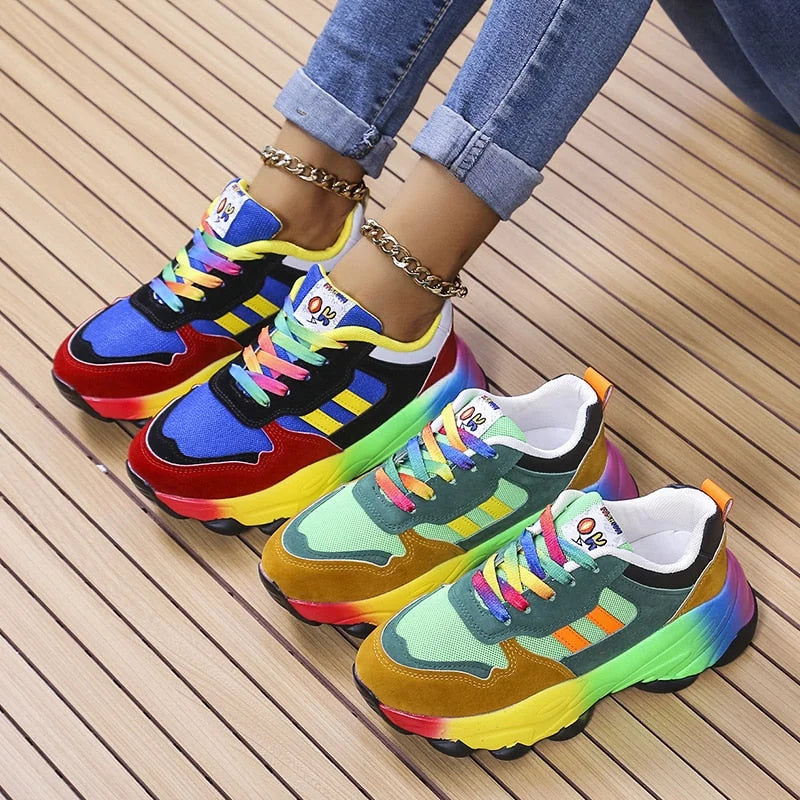 "Stilrena dam sneakers med gummisula, vit lågsko-design, idealisk för vardag och sport för kvinnor."