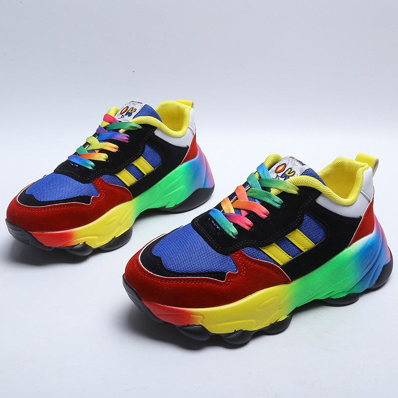 "Stilrena dam sneakers med gummisula, vit lågsko-design, idealisk för vardag och sport för kvinnor."