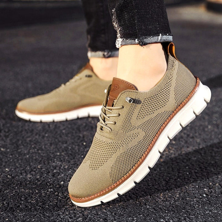 "Stilrena herr urban sneakers i syntetiskt material, svarta, med andningsbar design för maximal komfort och hållbarhet."