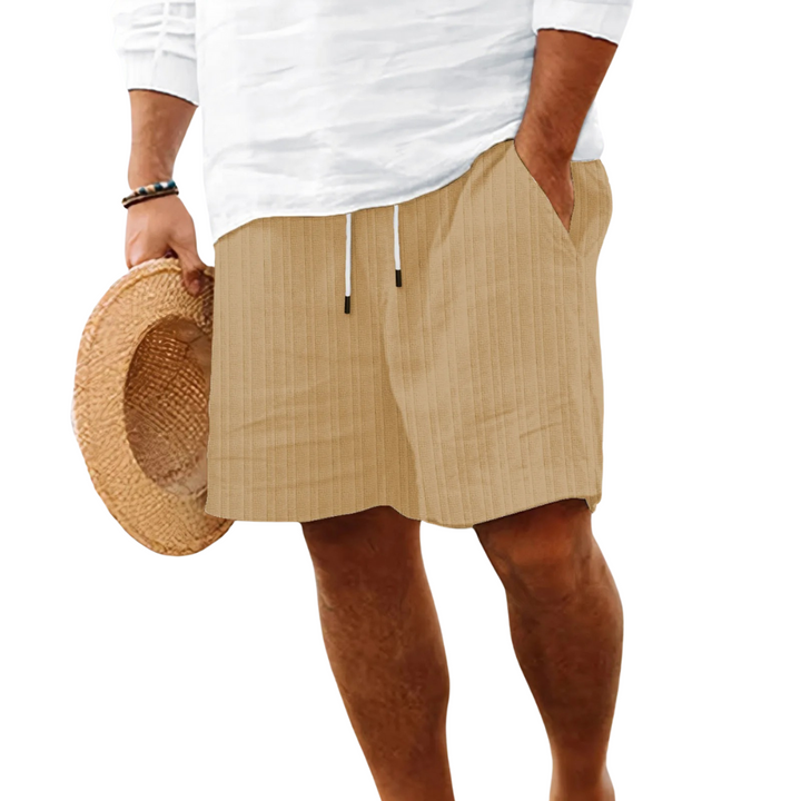 "Stilrena mäns jacquard randiga shorts i gräsgrönt, med avslappnad passform och elegant randigt mönster för sommarstilen."