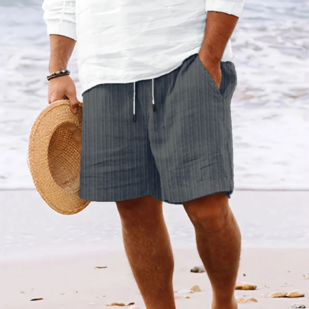 "Stilrena mäns jacquard randiga shorts i gräsgrönt, med avslappnad passform och elegant randigt mönster för sommarstilen."
