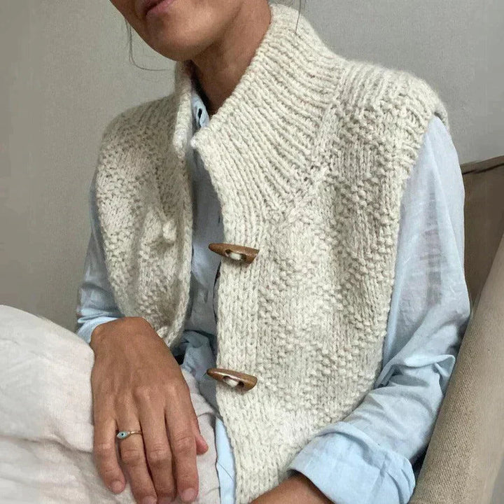 "Stilsäker damväst i modernt design, ärmlös och kort med mjuk textur, perfekt för olika outfits och tillfällen."
