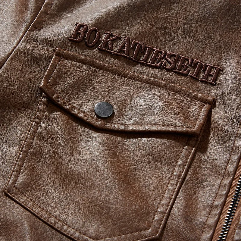 Herr vinter bikerjacka i svart PU-läder med isolerat foder och broderade detaljer, stilren och hållbar design.