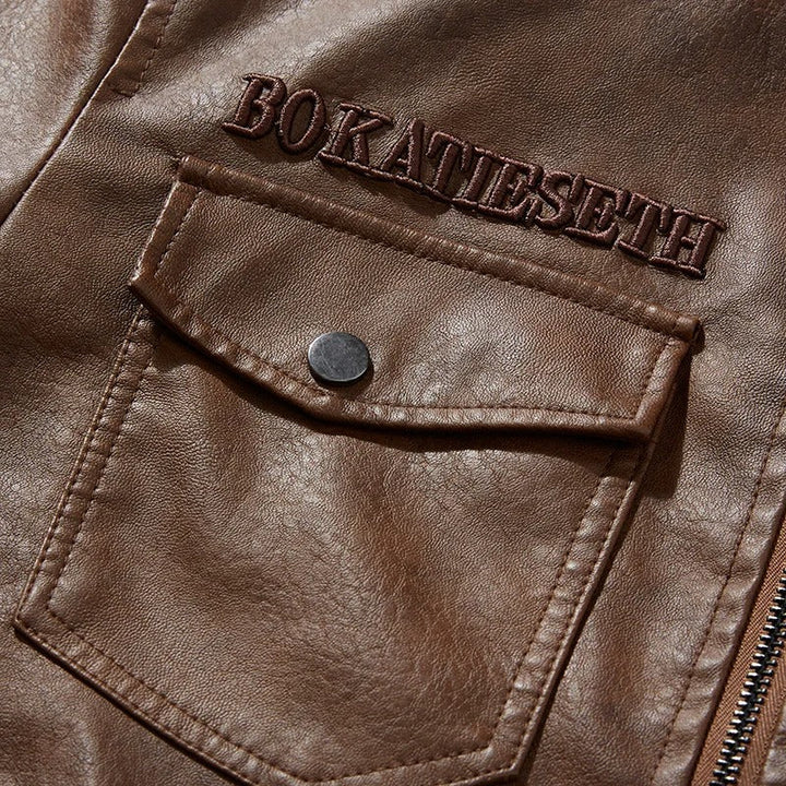 Herr vinter bikerjacka i svart PU-läder med isolerat foder och broderade detaljer, stilren och hållbar design.