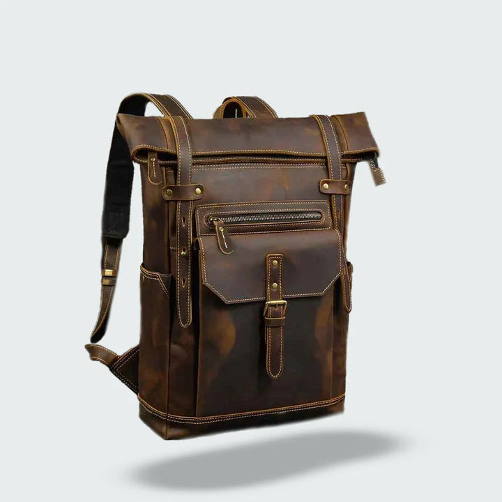 Svart läderryggsäck för män med vintage-stil, ergonomiska remmar och praktiska fack, perfekt för äventyr.