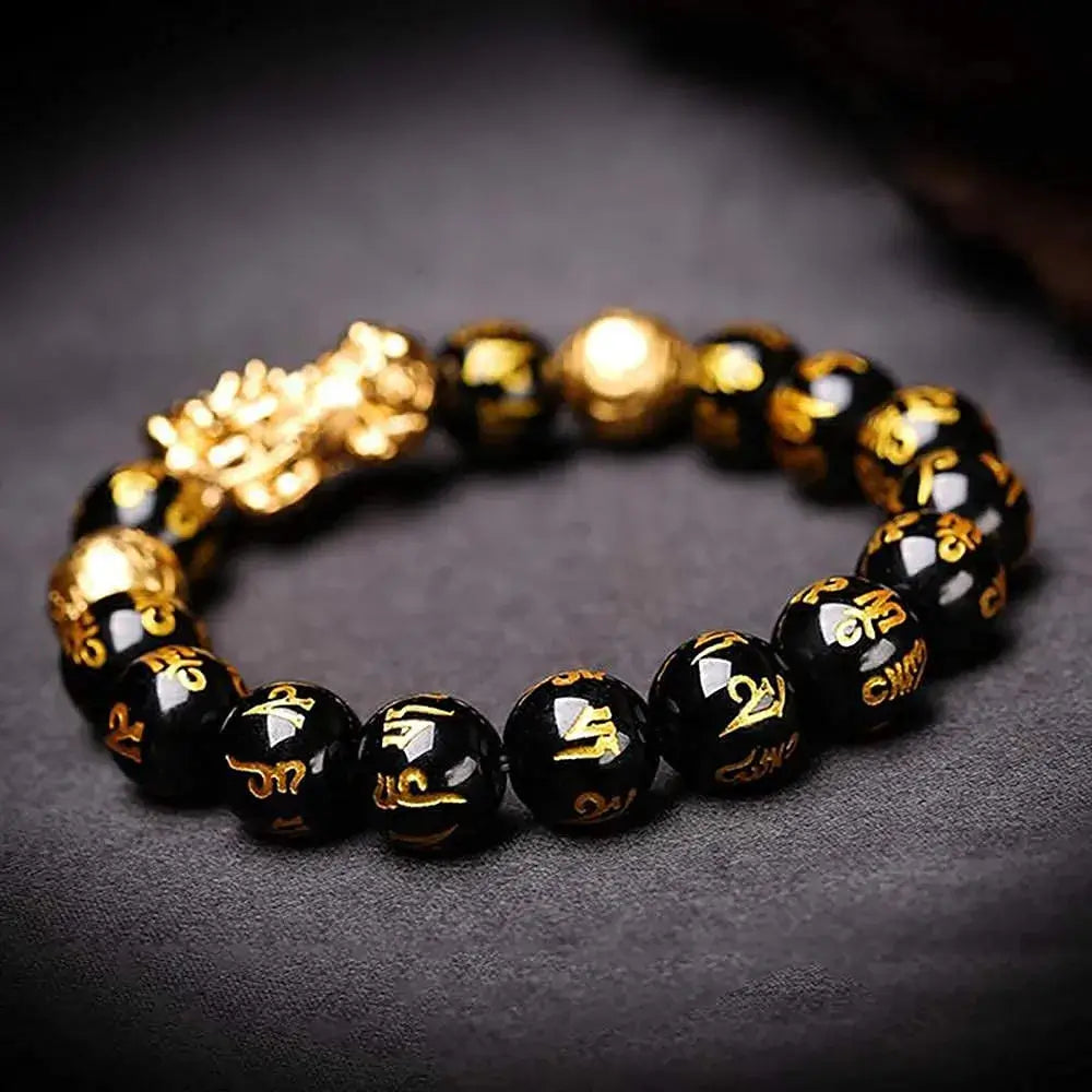"Svart obsidian armband med Pi Xiu-detaljer, eleganta pärlor för rikedom och skydd, perfekt damaccessoar."
