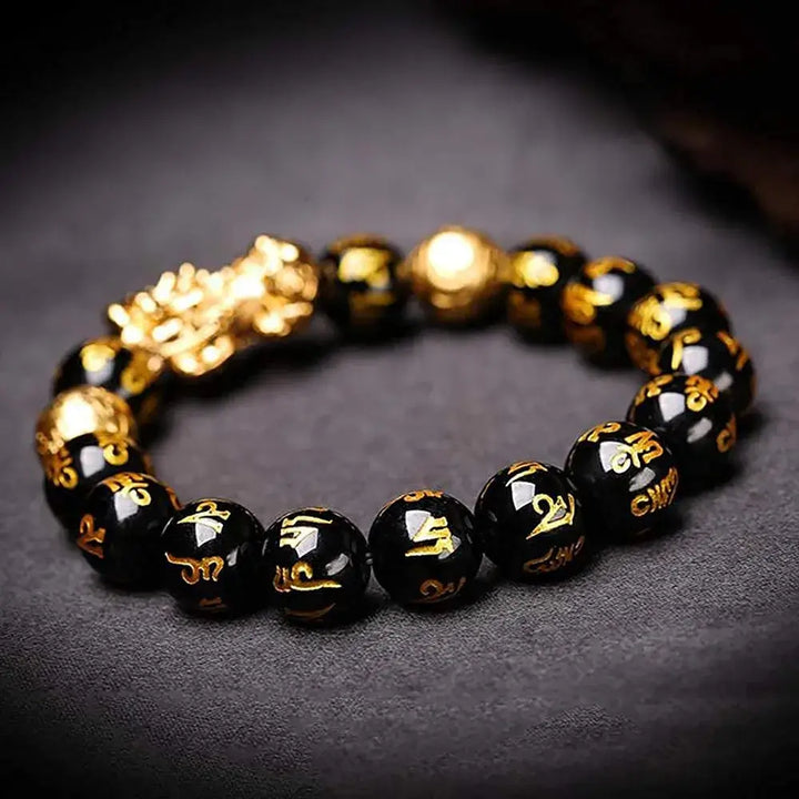 "Svart obsidian armband med Pi Xiu-detaljer, eleganta pärlor för rikedom och skydd, perfekt damaccessoar."