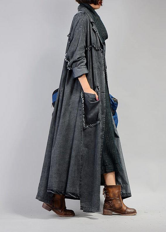 Svart och blå maxikappa för kvinnor med stora fickor, elegant snitt och plus size-passform, perfekt för höst och vinter.