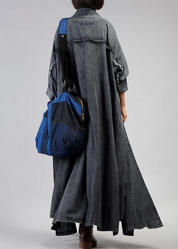Svart och blå maxikappa för kvinnor med stora fickor, elegant snitt och plus size-passform, perfekt för höst och vinter.