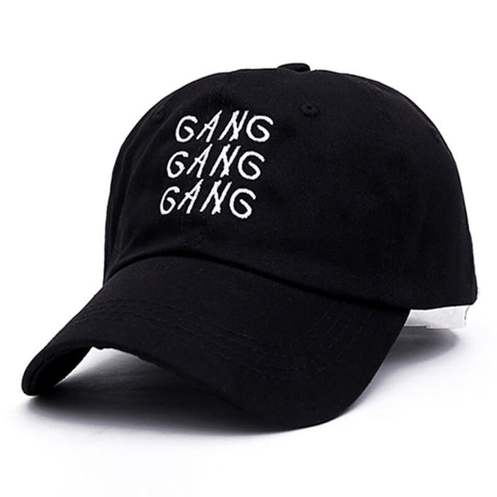 "Svart unisex baseballkeps med justerbar rem, böjd visir och broderade bokstäver. Accessoar för stil och komfort."
