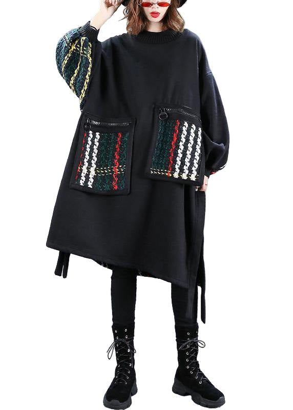 "Svart överdimensionerad klänning med sidoöppning, trendig patchwork-design, avslappnad stil för kvinnor."