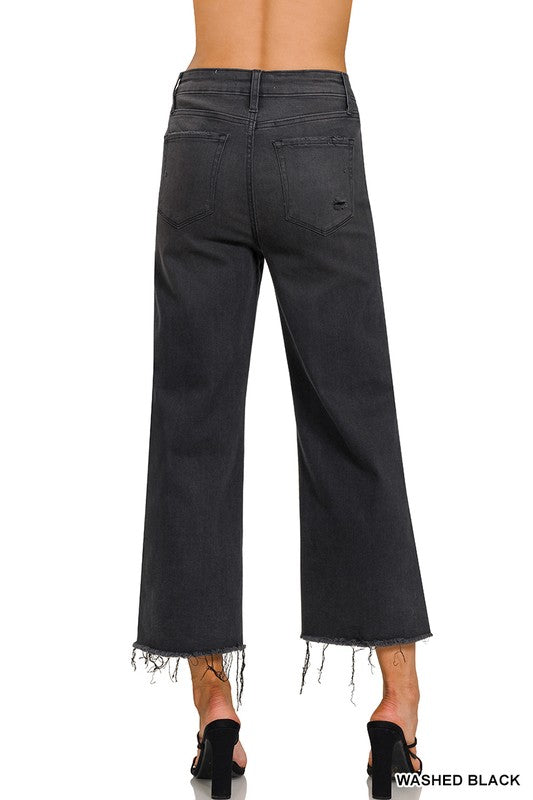 "Svarta damjeans med hög midja, cropped längd, mörk tvättad design och fickor, idealiska för eleganta och avslappnade looks."
