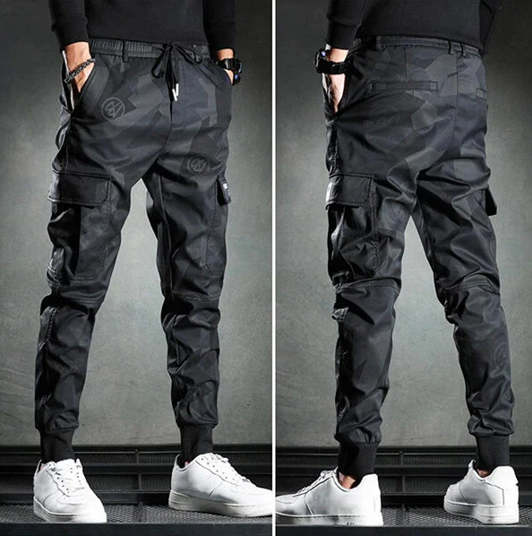"Svarta herr slim-fit byxor, elegant modern design, perfekta för både formella och avslappnade tillfällen."