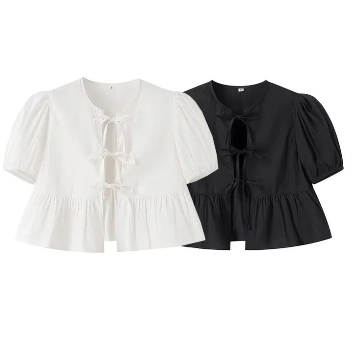 "Svartvit ruffle crop top med framtid rosett, puffärmar och elegant design, perfekt för kvinnor som älskar stilrena toppar."
