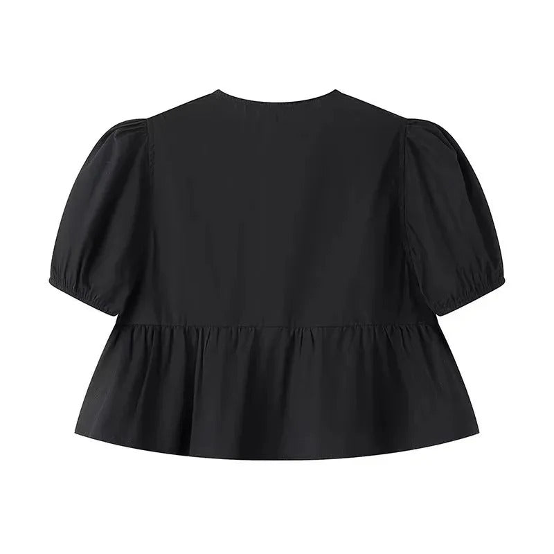 "Svartvit ruffle crop top med framtid rosett, puffärmar och elegant design, perfekt för kvinnor som älskar stilrena toppar."