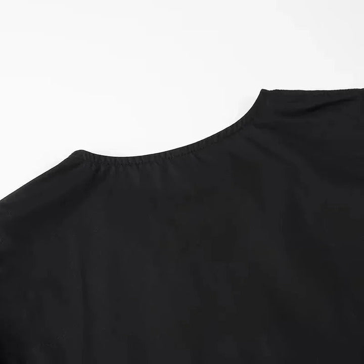 "Svartvit ruffle crop top med framtid rosett, puffärmar och elegant design, perfekt för kvinnor som älskar stilrena toppar."