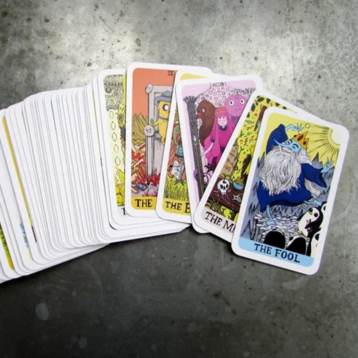 Temadeck tarotkort uppsättning, 78 kort med rik symbolik och traditionell design för inspiration och spådomar.