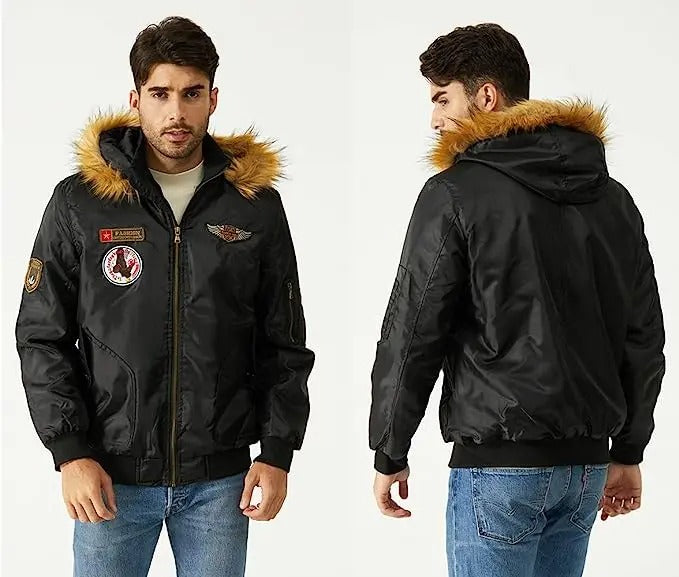 "Tjock plysch bomberjacka för män med huva, beige färg, quiltad yta, med pälskant för modern stil."