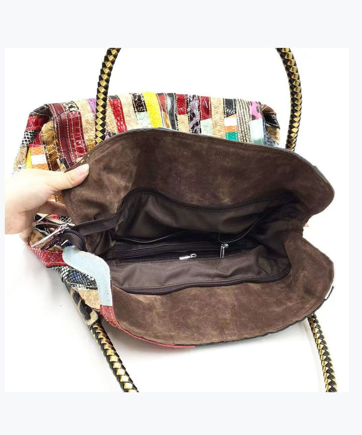 "Tote handväska för damer med ormmönstrad patchwork; stilsäker design med dragkedja, rymligt inre och unikt mönster."