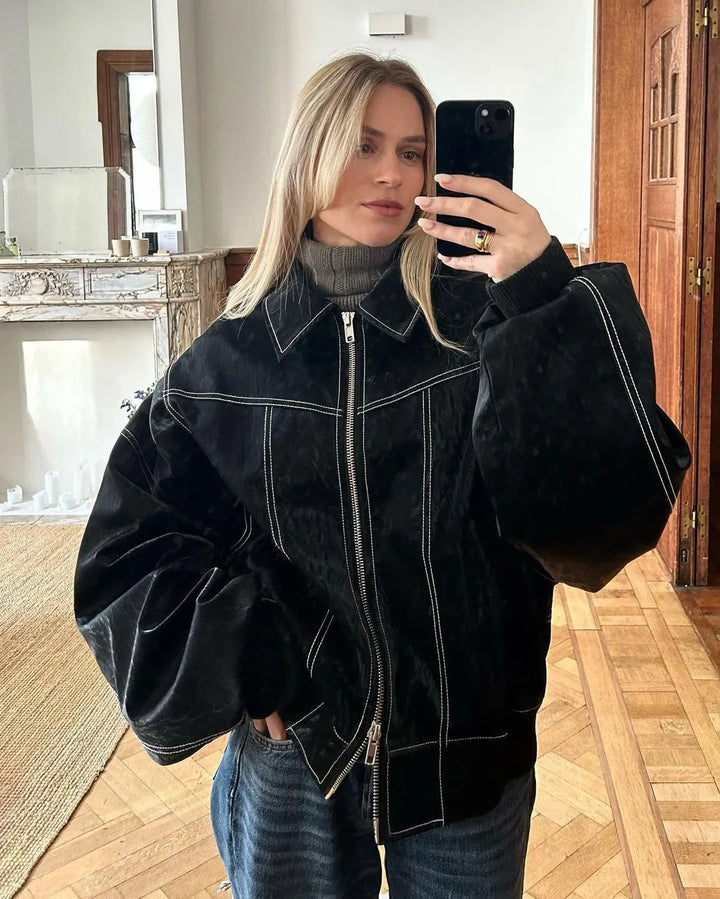"Trendig dam oversized bomberjacka med varm foder, ribbstickad krage och kontrastsömmar, perfekt för kyligt väder."