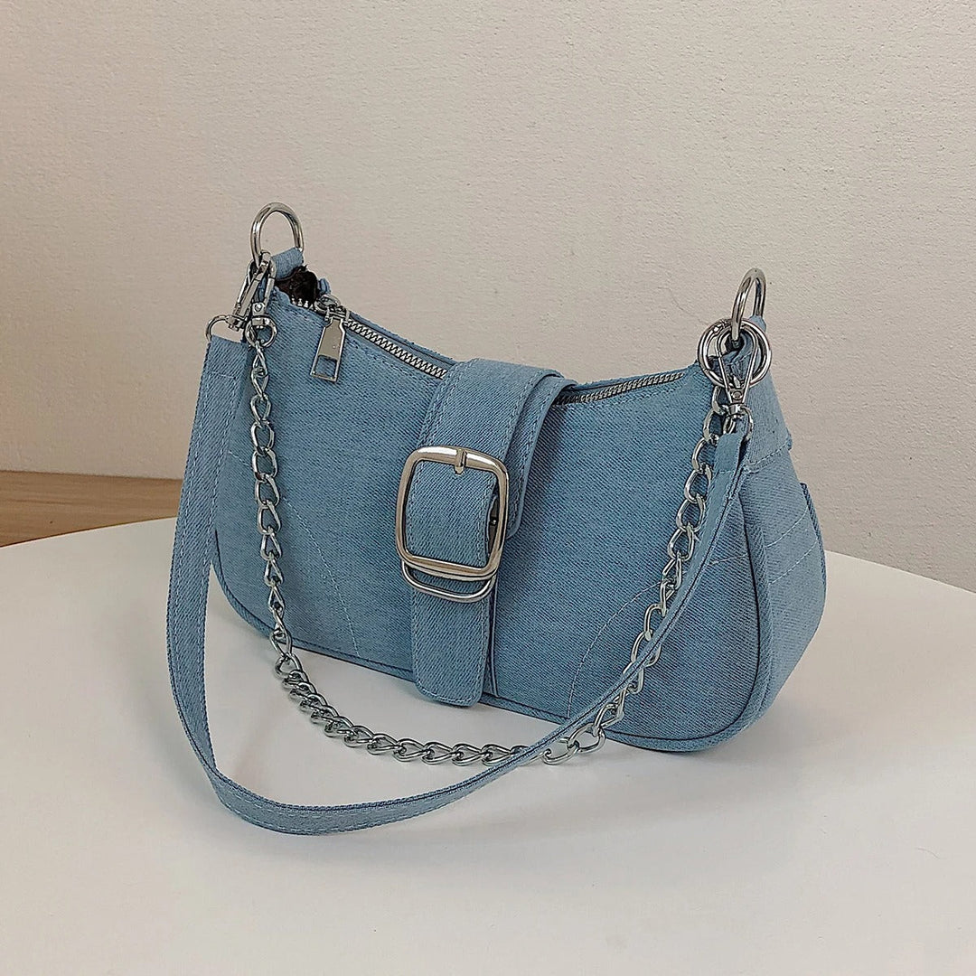"Trendig och praktisk denim crossbody-väska för kvinnor, kompakt design med justerbar rem för dagligt bruk."
