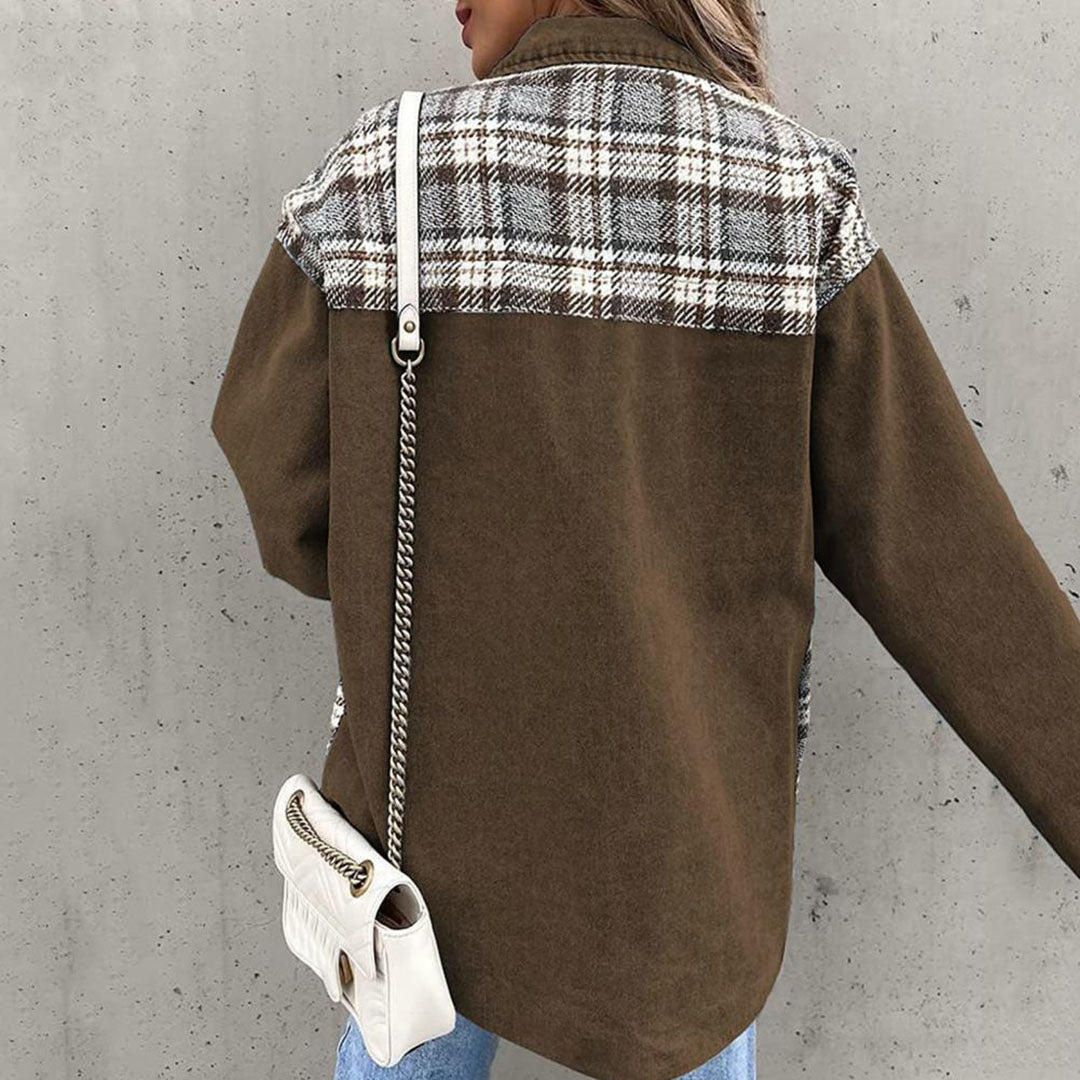 Trendig rutig höstjacka dam, elegant design, långärmad, avslappnad passform, mjukt material, stilfull för kyliga dagar.