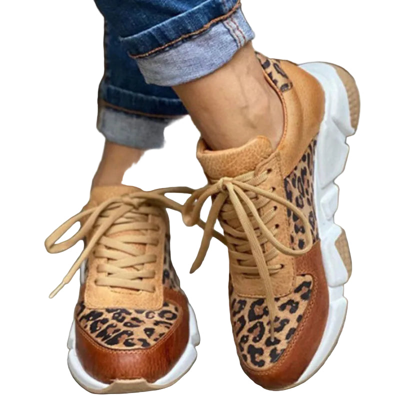 "Trendiga damleopardmönstrade skor med bekväma och flexibla sulor, perfekta för både vardag och avslappnade stunder."