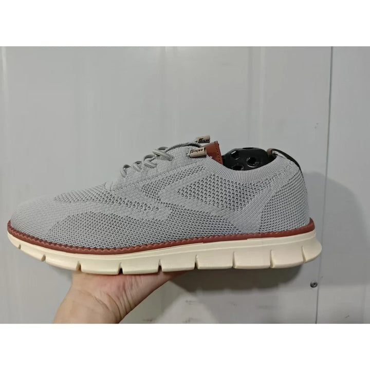 "Trendiga herrsneakers i flera färger, stilren design, anpassningsbara för komfort och mångsidiga användningsområden."