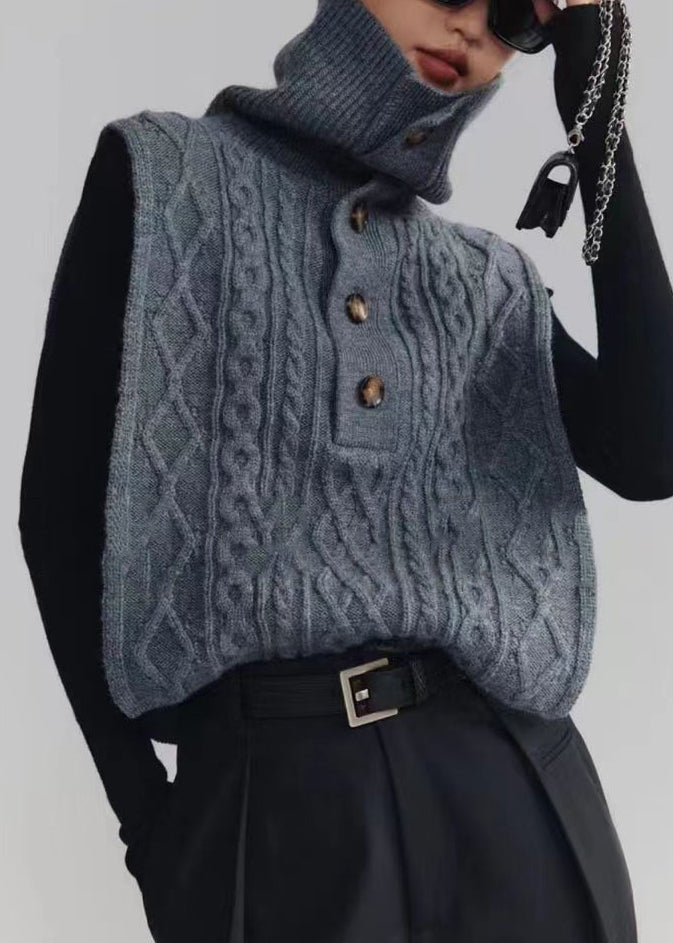 Turtleneck kabelstickad damväst i mörkgrå, varm loose fit. Elegant, kabelmönster, idealisk för lager-på-lager stil.
