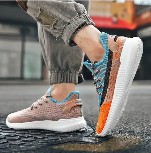 "Ultralätta, bekväma sneakers för herrar och damer, sida vy, andningsbar mesh med vadderad innersula för optimal komfort"