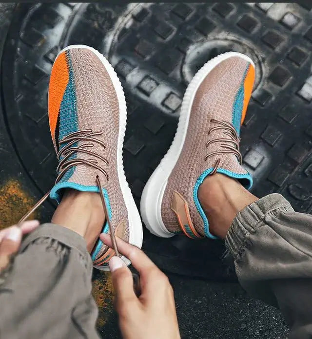 "Ultralätta, bekväma sneakers för herrar och damer, sida vy, andningsbar mesh med vadderad innersula för optimal komfort"