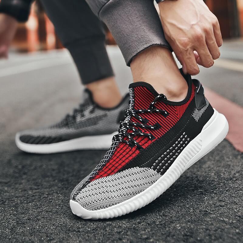 "Ultralätta, bekväma sneakers för herrar och damer, sida vy, andningsbar mesh med vadderad innersula för optimal komfort"