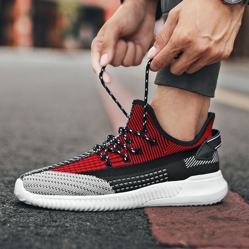 "Ultralätta, bekväma sneakers för herrar och damer, sida vy, andningsbar mesh med vadderad innersula för optimal komfort"