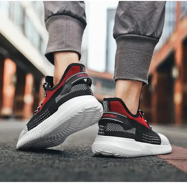 "Ultralätta, bekväma sneakers för herrar och damer, sida vy, andningsbar mesh med vadderad innersula för optimal komfort"