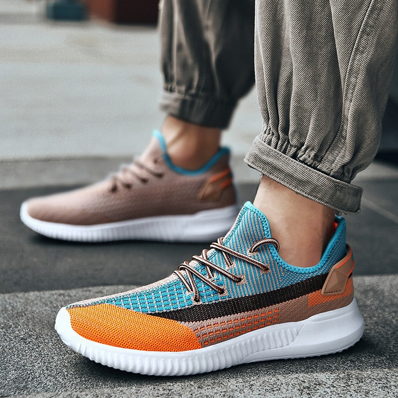 "Ultralätta, bekväma sneakers för herrar och damer, sida vy, andningsbar mesh med vadderad innersula för optimal komfort"