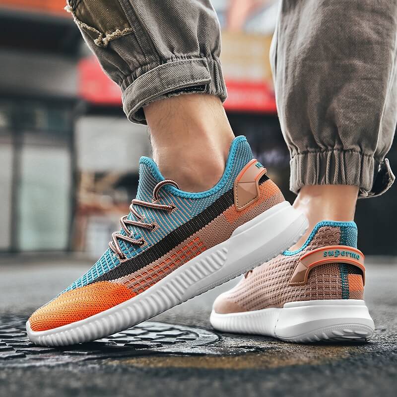 "Ultralätta, bekväma sneakers för herrar och damer, sida vy, andningsbar mesh med vadderad innersula för optimal komfort"