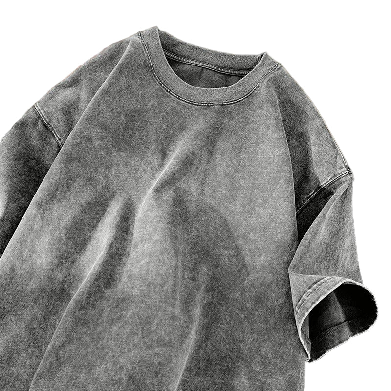 "Unisex T-shirt i vintage stil med O-hals, tvättad effekt, bekväm passform för herr och dam, perfekt för casual stil."
