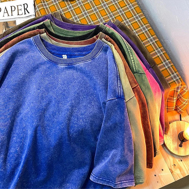 "Unisex T-shirt i vintage stil med O-hals, tvättad effekt, bekväm passform för herr och dam, perfekt för casual stil."