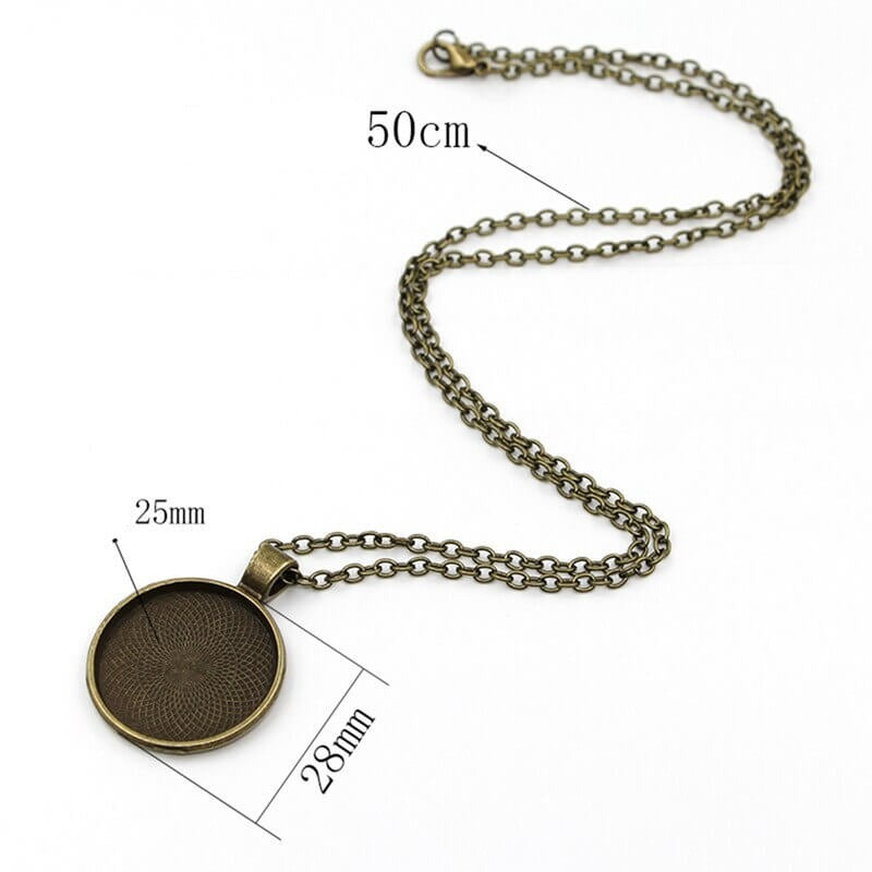 "Unisex Yin Yang halsband med svarta och vita katter, rostfritt stål, rund hängsmycke, elegant accessoar för kattälskare."
