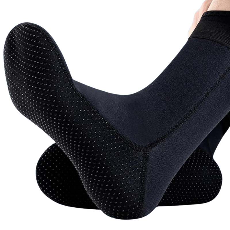 "Unisex halkfria dyksockor i neopren 3mm, svart med gummisilikonmönster, perfekt för vattenäventyr och värmeskydd."