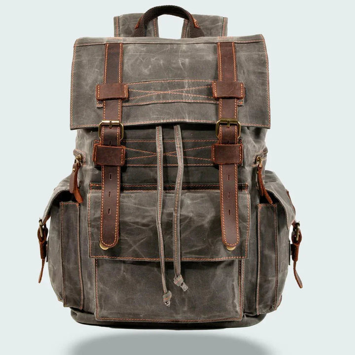 "Unisex ryggsäck i vintage stil, dragskostängning, vaxad canvas, brunt läder, ergonomiska axelband, stor förvaring."