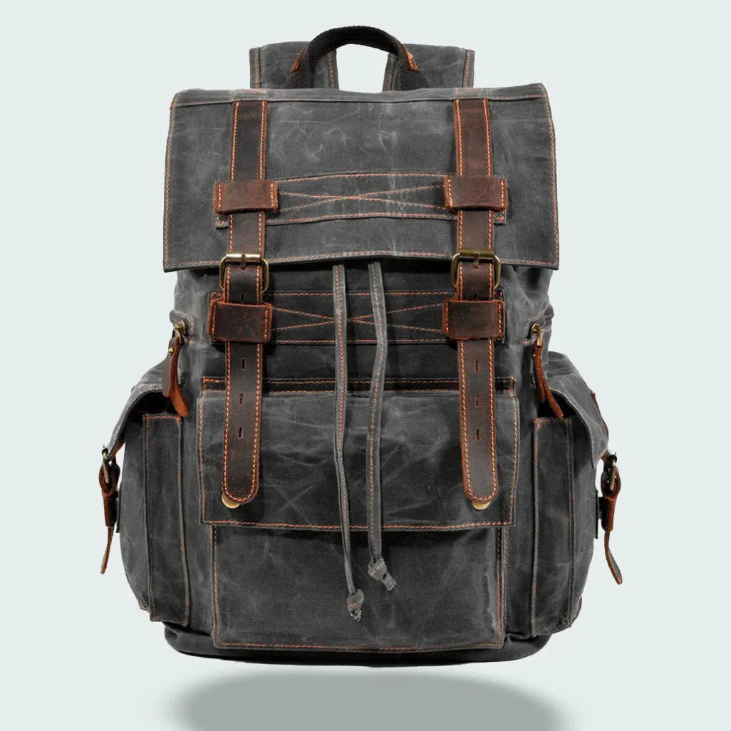 "Unisex ryggsäck i vintage stil, dragskostängning, vaxad canvas, brunt läder, ergonomiska axelband, stor förvaring."
