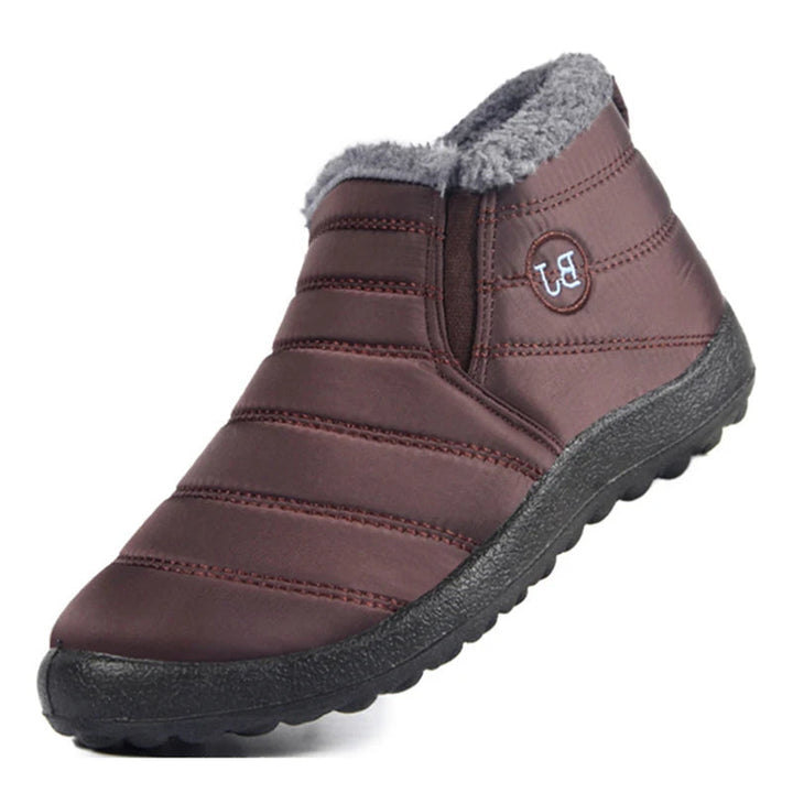 "Vattenavvisande herr vinter slip-ons med fleecefoder och robust gummisula, perfekt för stil och komfort i alla väder."