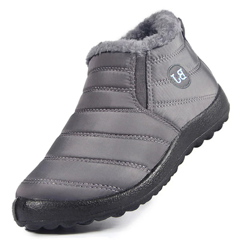 "Vattenavvisande herr vinter slip-ons med fleecefoder och robust gummisula, perfekt för stil och komfort i alla väder."